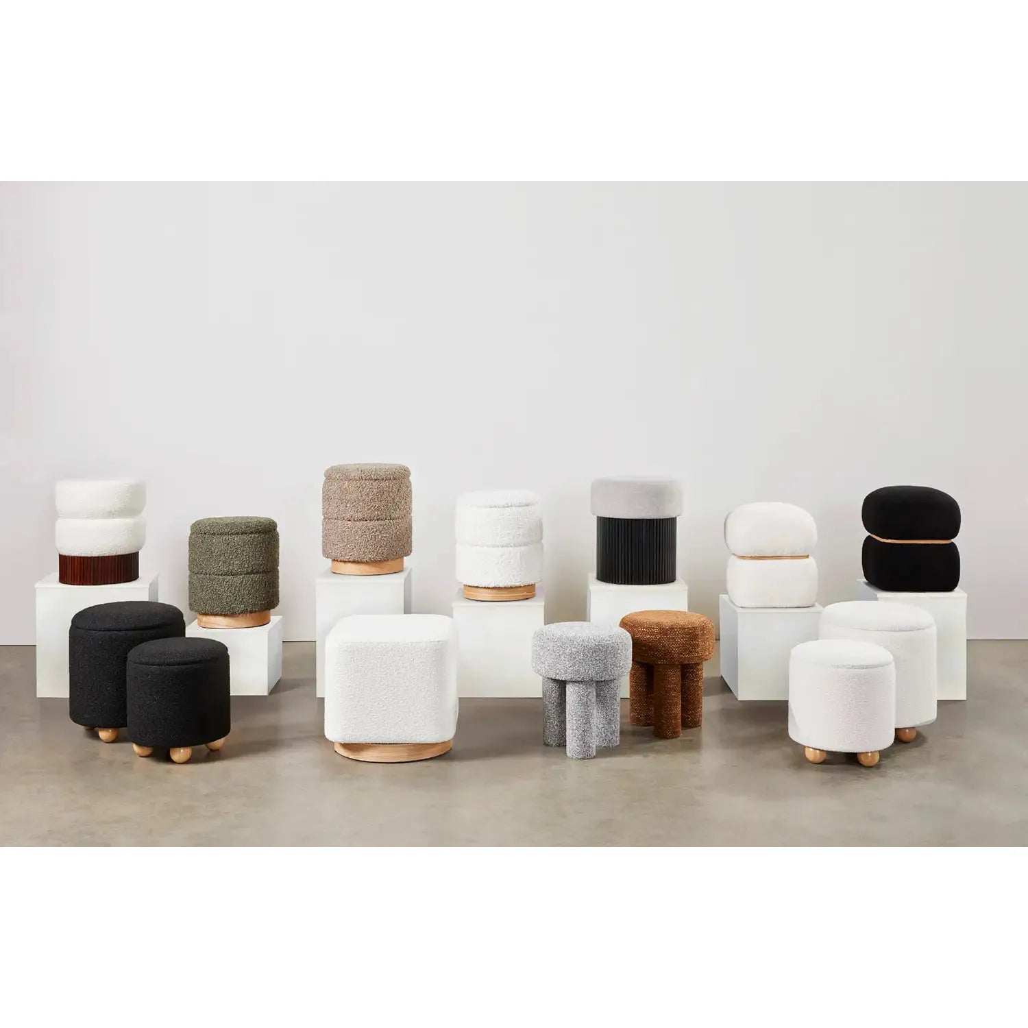Peter White Shearling Ottoman with Oak Accent Base. Decorative ottoman for living room in Montréal or Québec. Multiple color option available.